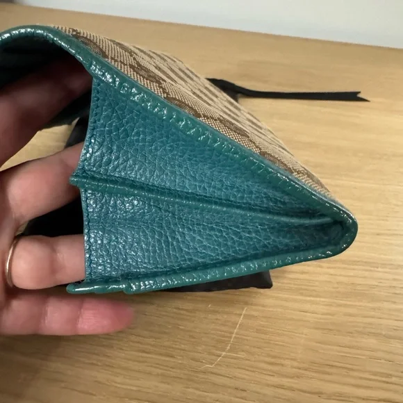 Gucci Beige and Teal Signature Wallet - Picture 5 of 15